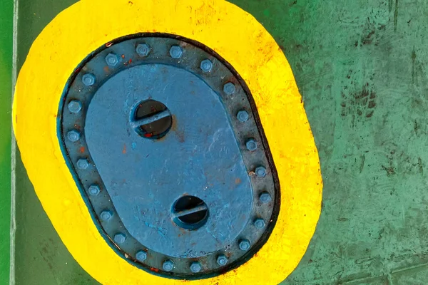 Teknolojik kapak geminin güvertesinde. Hizmeti girdileri.