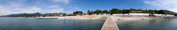 Panorama da aldeia de recurso de Kabardinka, perto da cidade de Novorossiysk. — Fotografia de Stock