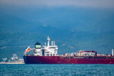 Novorossiysk liman, cemess koyunda gemi.