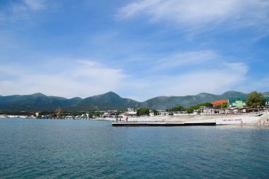 Novorossiysk kenti yakınlarındaki Kabardinka tatil köyünün panoraması.