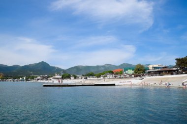 Novorossiysk kenti yakınlarındaki Kabardinka tatil köyünün panoraması.