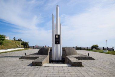 Gemi enkazı kurbanlarına adanmış anıt Amiral Nakhimov 31 Ağustos 1986