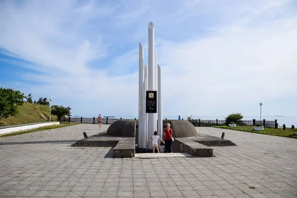 Памятник жертвам кораблекрушения адмиралу Нахимову 31 августа 1986 года — стоковое фото
