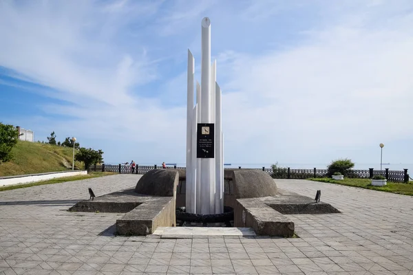 Monument gewijd aan de schipbreuk slachtoffers Admiral Nakhimov augustus 31, 1986 — Stockfoto