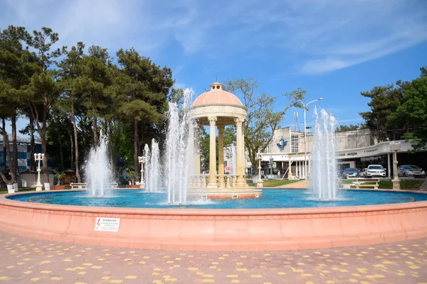 Fuente en Kabardinka hecha en estilo antiguo . —  Fotos de Stock