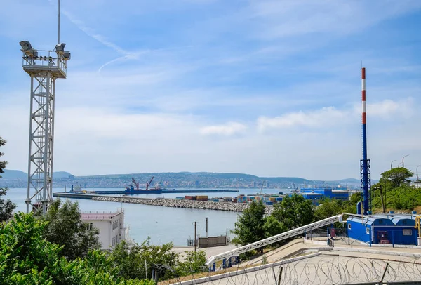 Puerto marítimo industrial de la ciudad de Novorossiysk , — Foto de Stock