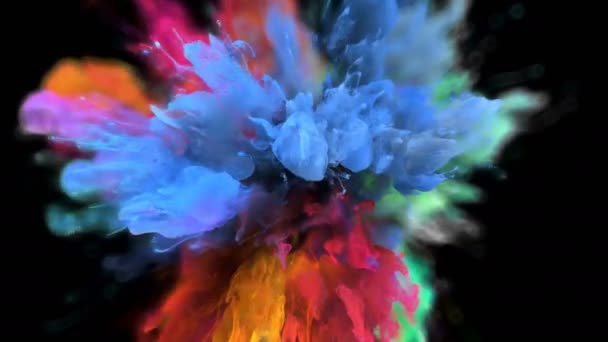 カラー バースト カラフルなブルー ピンク オレンジ イエロー グリーン煙爆発流体ガス インク粒子スローモーション アルファ マット黒のマクロ接写に分離 — ストック動画