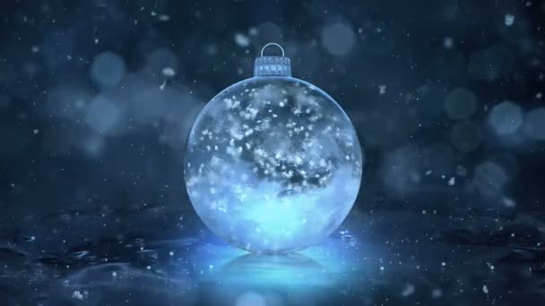 Natale nuovo anno blu ghiaccio vetro Bauble decorazione neve sfondo loop 4k — Video Stock