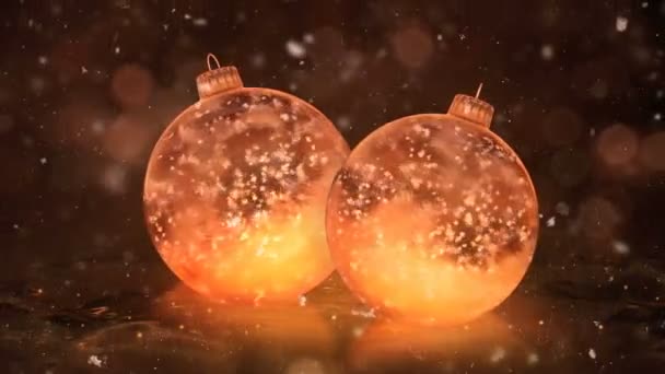 İki dönen Noel altın buz cam Baubles süslemeleri arka plan döngü kar — Stok video