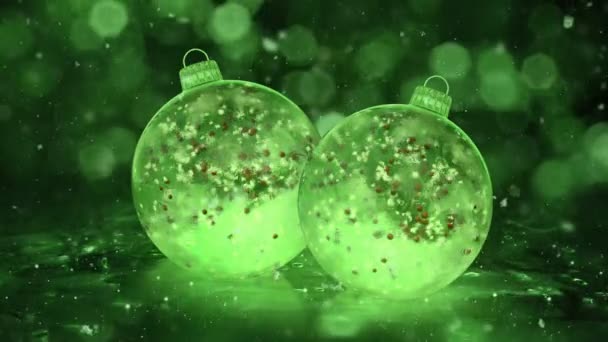 Dvě vánoční zelené LED skleněné ozdoby dekorace Sněhurka smyčka pozadí červené koulí — Stock video