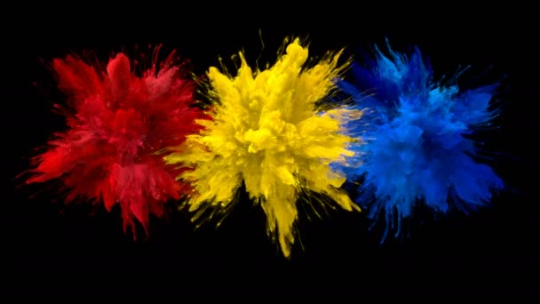 Κόκκινο κίτρινο μπλε χρώμα έκρηξη πολλαπλές πολύχρωμες εκρήξεις καπνού υγρό άλφα Ματ — Αρχείο Βίντεο