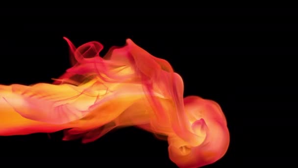 Sárga piros színű festék tinta csökken a víz tintás felhő kavargó füst alfa — Stock videók