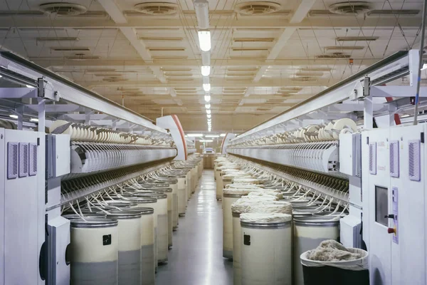 Spin Üretim Hattındaki Kaba Pamuk Fabrikası Dönen Makine Ekipman Üretim Stok Fotoğraf