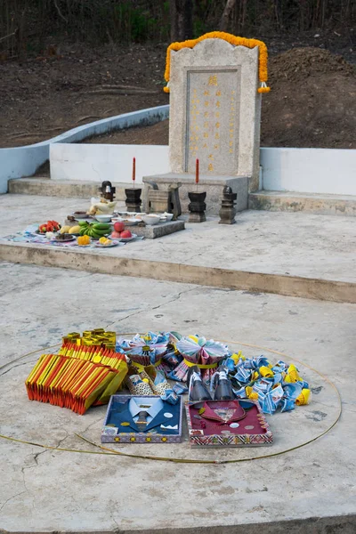 Pichit Thailand April 2018 Sacrificial Offering Tombstone Qingming Festival Pichit — Stock Photo, Image