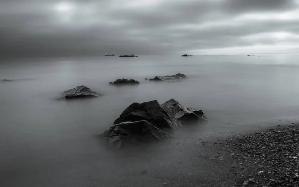 Deniz Kayalar Taşlar Üzerinde Uzun Pozlama — Stok fotoğraf