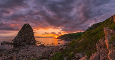 Deniz manzara, gün batımı, okyanus, kayalar ve sahil