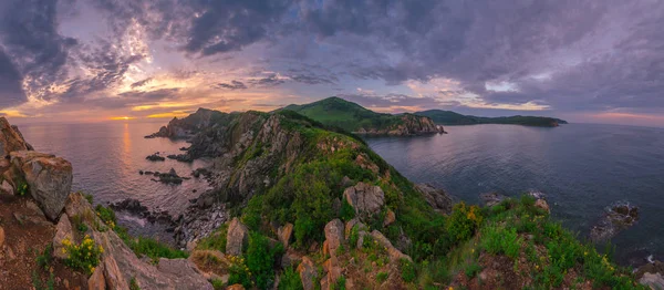 Deniz manzara, gün batımı, okyanus, kayalar ve sahil