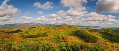 Tayga dağlarında altın sonbahar