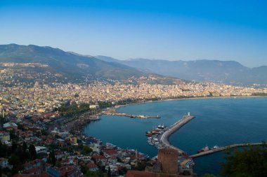 Alanya Yarımadası, Alanya, Türkiye. Akdeniz turistik gemilerde. Alanya bağlantı noktası. Alanya beach resort bileşen Antalya bölge il Türkiye'nin güney sahilleri üzerinde biridir