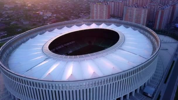 RUSIA, KRASNODAR - JUL 1, 2018: Vista aérea en el aire sobre el estadio FC Krasnodar — Vídeos de Stock