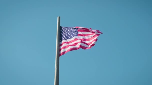Σημαία Της Πνέει Στον Άνεμο Αργή Κίνηση Τις Ηνωμένες Πολιτείες — Αρχείο Βίντεο