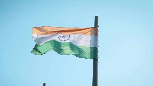 The National Flag of India is a horizontal rectangular tricolour of India saffron, white and India green, with the Ashoka Chakra, a 24 spoke wheel, in navy blue at its centre. — Stock Video