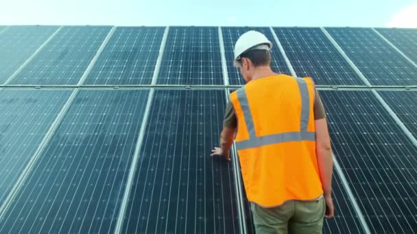 Engineer expert in solar energy photovoltaic panels with remote control performs routine actions for system monitoring using clean, renewable energy. concept applied to the remote support technology. — Stock Video