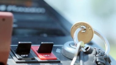 Helikopter kontrol paneli. Uçuş göstergeleri uçak kokpit paneli, ekran, uçak kontrol sistem araçları.