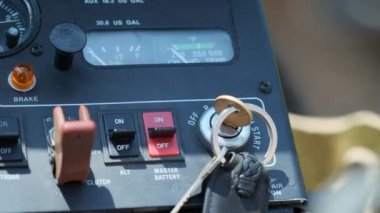 Helikopter kontrol paneli. Uçuş göstergeleri uçak kokpit paneli, ekran, uçak kontrol sistem araçları.