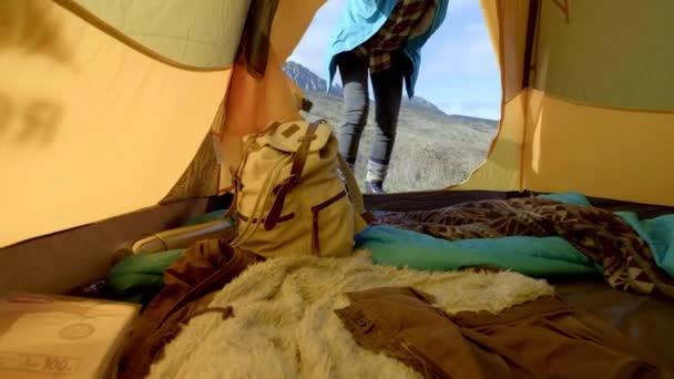 Attractive girl hiking picks up a backpack from the tent. Goes into the distance to tickle the mountains. Enjoys the vacation. The concept of freedom in the mountains. Crimea — Stock Video