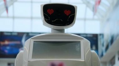 Robot Başkanı kapatın. Robotlar duygular. Kişi kameraya bakarak robot. robotlar Modern robot teknolojileri. Modern Robotik teknolojiler. seviyorum. kalp. yapay zeka, sanal, vr 4 k