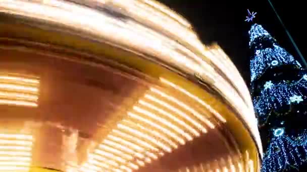 Merry-go-round carousel at night. Amusement park carousel with beautifully painted wooden horses. — Stock video