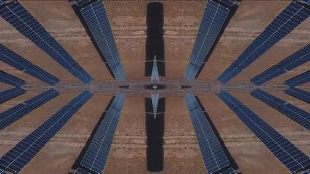 Caleidoscopio creativo de marco con dron. Paneles solares en las montañas. El concepto de los problemas de las energías renovables, el medio ambiente en el planeta . — Vídeo de stock