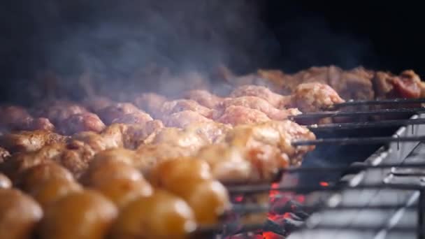 Cook roasts juicy kebab barbecue on the grill slowmotion. grilled meat and vegetables on fire — Stock Video