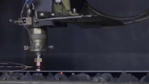 Hochpräzise CNC-Laserschweißen von Blechen, Hochgeschwindigkeitsschneiden, Laserschweißen, Laserschneidtechnologie, Laserschweißmaschine — Stockvideo