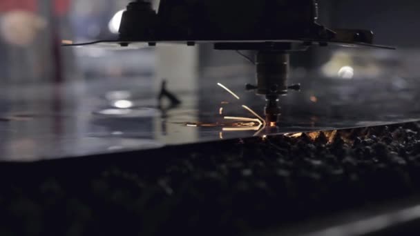 Vysoce přesné Cnc laserové svařování plechů, vysoká rychlost řezání, svařování laserem, technologie řezání laserem, laserové svařovací stroj — Stock video