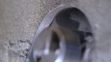 Metal. Metal ile büyük matkap makinesi matkaplar.