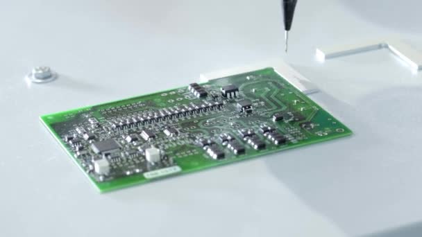 Electronic circuit board production. Automated Circut Board machine Produces Printed digital electronic board. Electronics contract manufacturing. Manufacture of electronic chips. High-tech — Stock Video