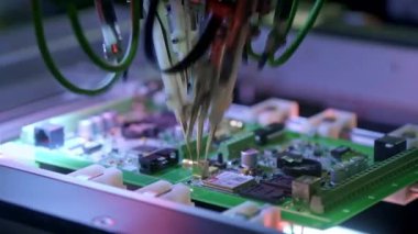 Elektronik devre kartı üretimi. Otomatik Circut Tahtası Yazdırılmış Dijital Elektronik Kart Üretir. Elektronik kontrat imalatı. Elektronik çip üretimi. Yüksek teknoloji.