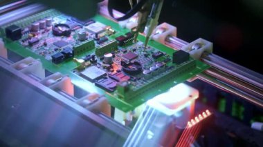 Elektronik devre kartı üretimi. Otomatik Circut Tahtası Yazdırılmış Dijital Elektronik Kart Üretir. Elektronik kontrat imalatı. Elektronik çip üretimi. Yüksek teknoloji.