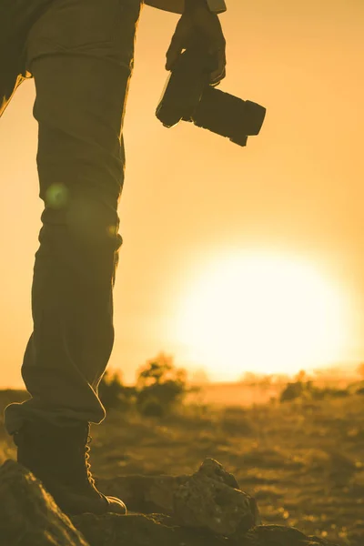 Schwarzer Fotograf Bei Sonnenuntergang Bild Mit Kopierraum — Stockfoto
