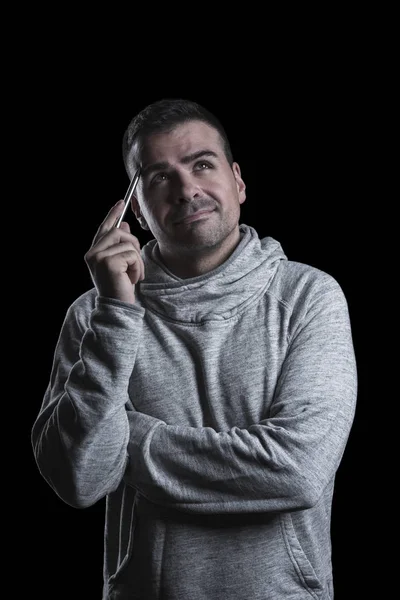 Portrait d'un homme réfléchissant et levant les yeux. Isolé . — Photo