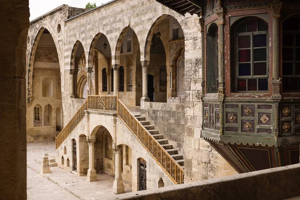 Vue sur l'entrée du Palais Emir Bachir Chahabi Beit ed-Dine au Mont Liban Moyen-Orient, Liban — Photo