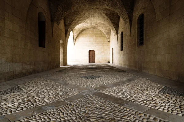 Emir Bachir Chahabi Palace Beit ed-Dine Mount Lebanon Orta Doğu, Lübnan, Arnavut kaldırımlı taş katında ile giriş