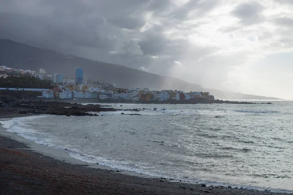 푸에르토 크루즈 테네리페 카나리아 스페인에서 해변에서 다채로운 Sunrays — 스톡 사진