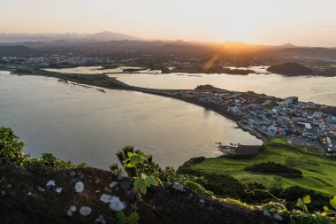 Günbatımı görünümüne Seongsan, Jeju Adası, Güney Korea Ilchulbong pik üzerinden