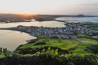 Son portakal lightbeam gün batımı görünümünden Ilchulbong tepe Seongsan, Jeju Adası, Güney Kore için