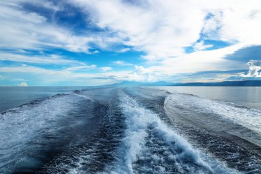 Arkada, Filipinler Negros ile mavi okyanus tekne arası dalga izi