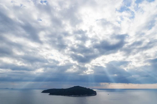 Sunrays Coming Out Cloudscape Lokrum Island Front Dubrovnik Croatia — Stock Photo, Image