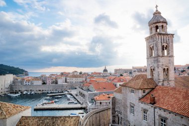 Çan Kulesi Dominik manastır Dubrovnik, Hırvatistan için şehir ve deniz manzaralı